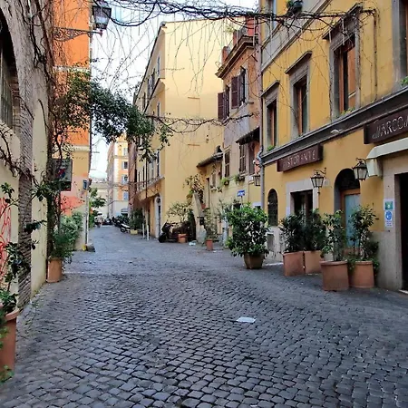 Trastevere & * ローマ